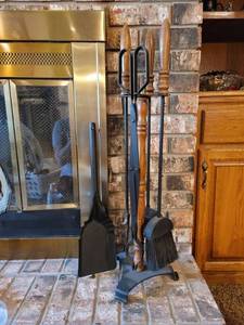 lot 5141 image: 5 Piece Fireplace Upkeep Tools Set