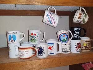lot 6000 image: Lot of Souvenir Coffee Mugs