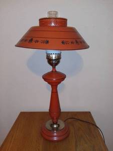 lot 6006 image: Vintage Tole Electric Hurricane Table Lamp