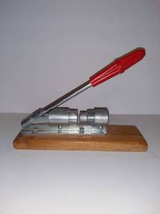 lot 6015 image: Pull Handle Adjustable Nut Cracker