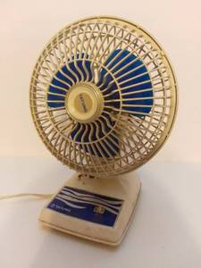 lot 6016 image: Tatung 2-Speed Mini Fan