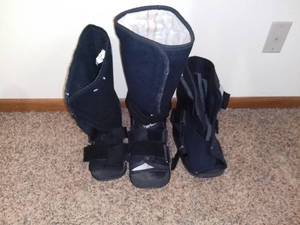 lot 6505 image: 3 Rehab Walking Boots