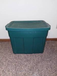 lot 6510 image: Rubbermaid Keepers Rough Tote 18 Gallon