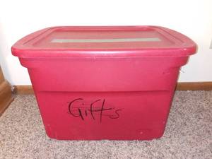 lot 6512 image: Sterlite 20 Gallon Heavy Duty Tote Box