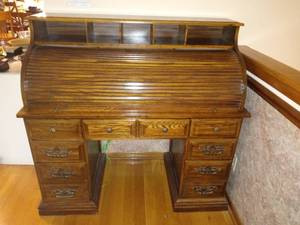 lot 28 image: Roll Top Desk With 7 Drawers And 9 Cubby Holes For Organization