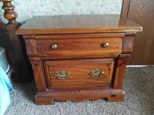 lot 402 image: Vintage Pine Early American Night Stand