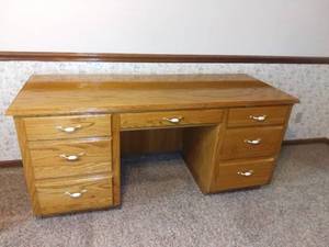 lot 404 image: Oak Office Desk