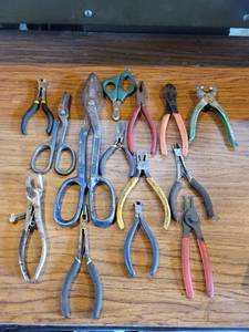 lot 1213 image: Lot of 14 Varies Pliers and Industrial Scissors