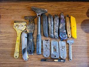 lot 1214 image: Lot of Scrapers and Box Cutters