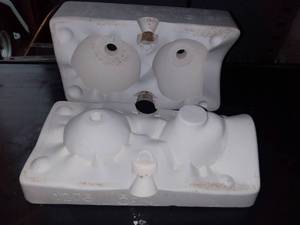 lot 1530 image: Ceramic Emporium OrnamentSnowball Mold