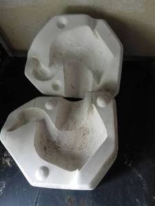 lot 1533 image: Ceramic Emporium 6 Inch Duck Planter Mold
