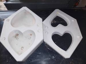 lot 1539 image: Duncan Ceramic Mold Plain Heart Box