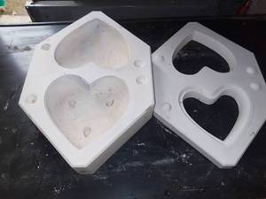 lot 1540 image: Duncan Ceramic Mold Plain Heart Box