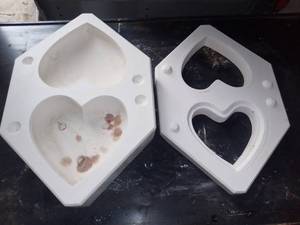 lot 1541 image: Duncan Ceramic Mold Plain Heart Box