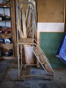 lot 1618 image: 4 Step Industail Mobile Ladder