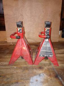 lot 1619 image: Lot Pair Of 2 Red 3 Ton Jack Stands