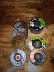 lot 1622 image: Lot Of 4 Grinding Wheels In Different Grits For Hand Sander