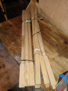 lot 1630 image: Lot Of 11 Unfinished Oak Balusters 36 inches long