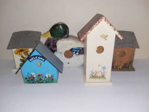 lot 2545 image: Lot of 5 Decorative Bird Houses