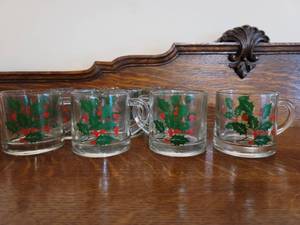 lot 3092 image: Lot of 7 Indiana Glass Co Vintage Holiday Holly Classic Christmas Eggnog Coffee Mugs