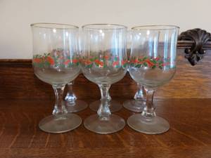 lot 3093 image: Set of 6 Vintage Libbey Holly Christmas Ribbon Wine Glasses