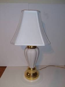 lot 4005 image: White Glass and Brass Table Lamp