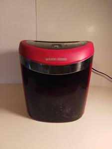 lot 4007 image: Black and Decker Identity Theft Buster Shredder