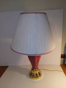 lot 4008 image: Pink Porcelain Table Lamp