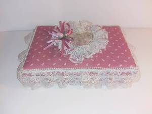 lot 4009 image: Lace Decorated Organizer