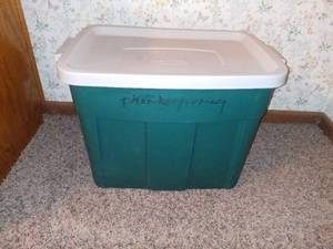 lot 4017 image: Rubbermaid Roughneck Tub