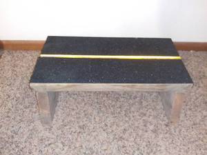 lot 6516 image: No Slip Step Stool