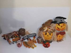 lot 6521 image: Lot of HalloweenThanksgiving Decorations