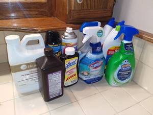 lot 6522 image: Lot of Partially Used Bathroom Chemicals