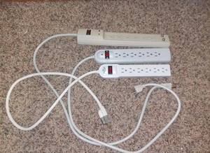 lot 6528 image: Lot of 3 Surge Protectors