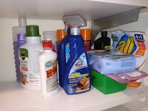 lot 7009 image: Lot Of Assorted Home And Laundry Necessities