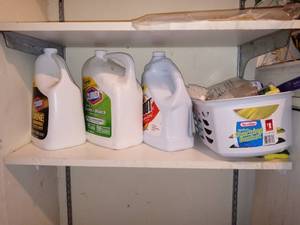 lot 7013 image: Shelf Lot Of Assorted Laundry Room Items