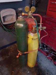 lot 1007 image: Oxygen and Acetylene Torch Welding and Cutting Kit