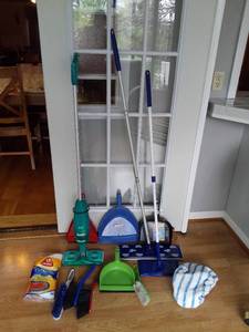 lot 3201 image: Lot 3 Swiffer Sweepers and 4 Dust Broom and Pan Combos