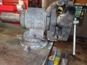 lot 9 image: Olympia 5 Heavy Duty in Table Top Vise