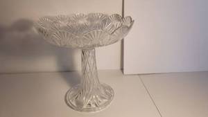 lot 910 image: Towle 24% Lead Crystal Center Piece Serving Pedastal