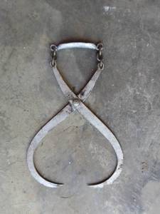 lot 1560 image: Antique Ice Block Tongs