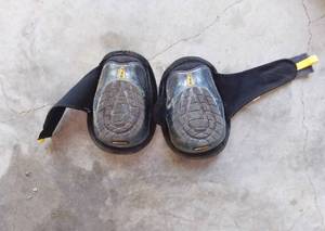lot 1564 image: AWP Gel Knee Pads