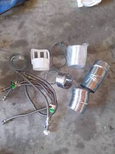 lot 1572 image: Washer Hoses and Dryer Duct Parts