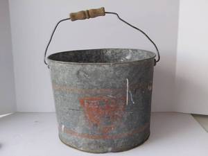 lot 1587 image: Falls City Galvanized Minnow Bucket