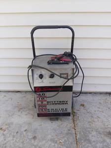 lot 1593 image: Schumacher Battery Charger