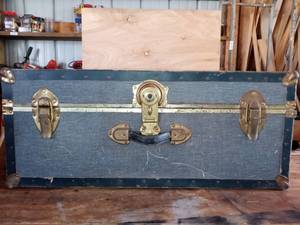 lot 1632 image: Blue Storage Trunk With Denim Style Pattern