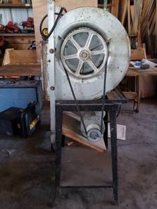 lot 1635 image: Heavy Duty Industrial Shop Fan Stand Mounted