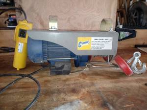 lot 1636 image: Cummins 200Kg Hoist440Lbs Switch Needs Repair