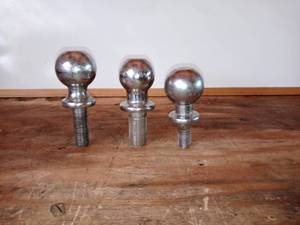 lot 1643 image: Lot Of 3 Ball Hitches With Different Towing Capacities