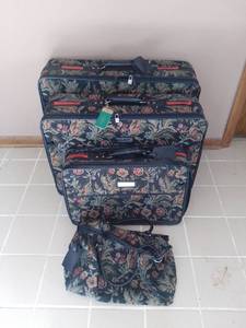 lot 7252 image: 4-Piecs Jordache Rolling Luggage Set
